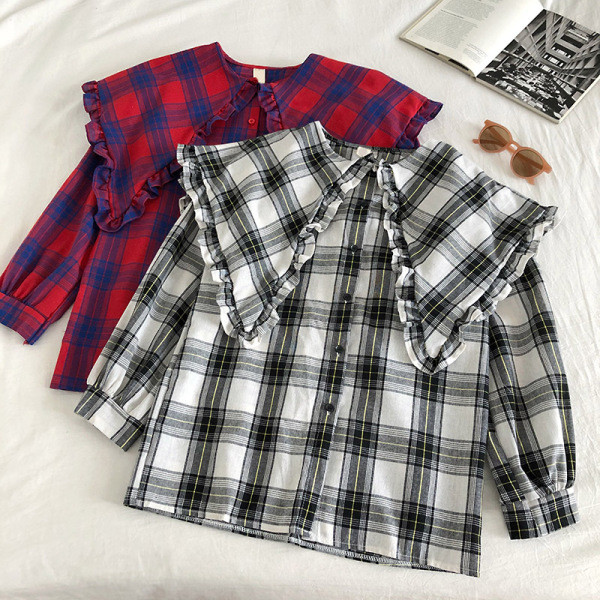 Kockás női ing kerek nyakkivágással és hosszú ujjal