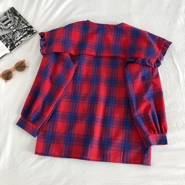 Kockás női ing kerek nyakkivágással és hosszú ujjal