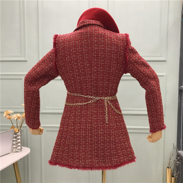 Stílusos női kockás kabát dupla rögzítéssel és övtáskával