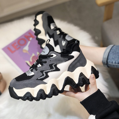 Modern női tornacipő durva talppal, többféle színben