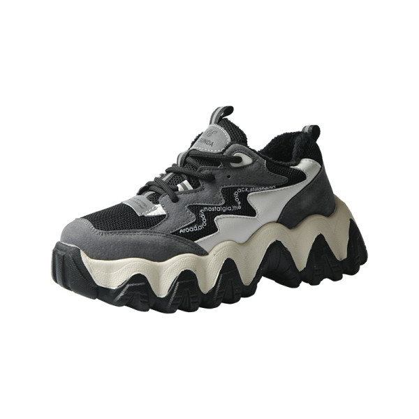 Modern női tornacipő durva talppal, többféle színben