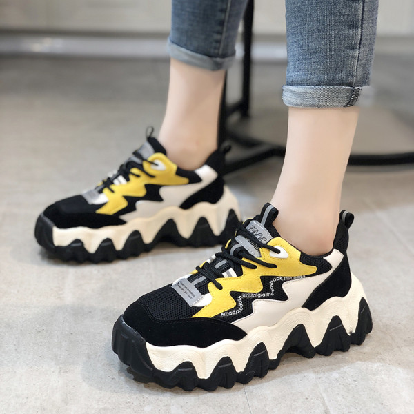 Modern női tornacipő durva talppal, többféle színben