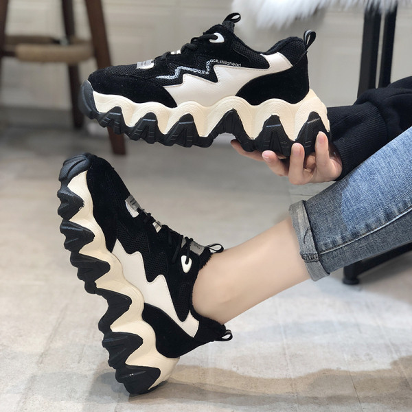 Modern női tornacipő durva talppal, többféle színben