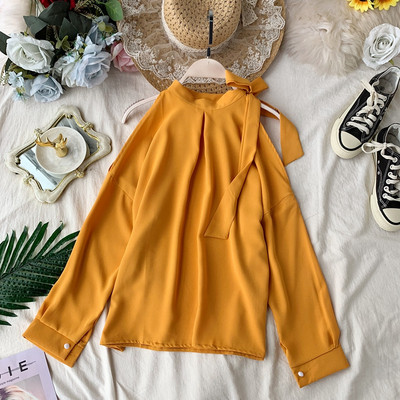 Moodne naiste särk pitside ja pikkade varrukatega