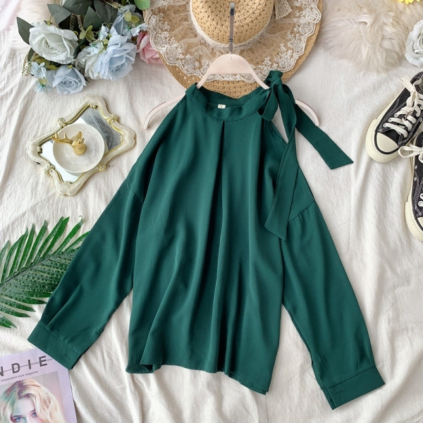 Moodne naiste särk pitside ja pikkade varrukatega