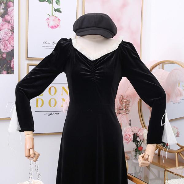 Modern női ruha, hosszú ujjú, spitz nyakkivágással - kivágott modell