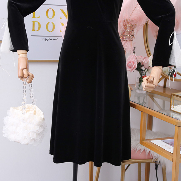 Modern női ruha, hosszú ujjú, spitz nyakkivágással - kivágott modell