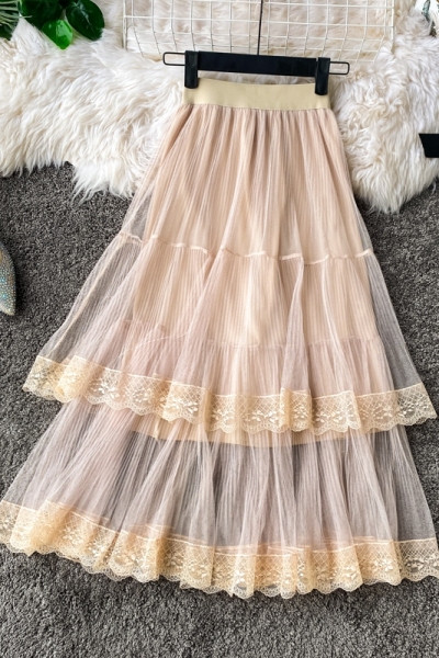 Modern női szoknya magas derékkal és csipkével