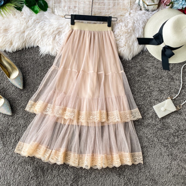 Modern női szoknya magas derékkal és csipkével