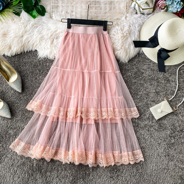 Modern női szoknya magas derékkal és csipkével