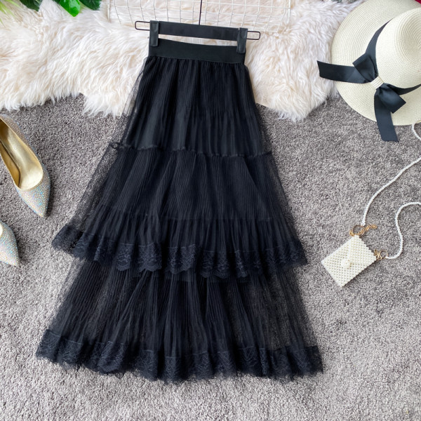 Modern női szoknya magas derékkal és csipkével