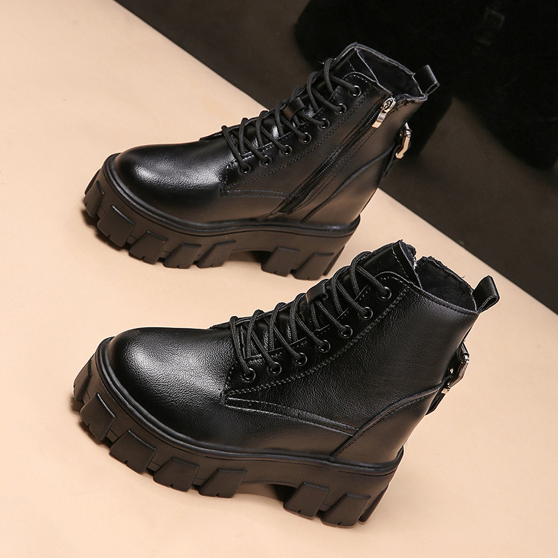 Eko bőrből készült alkalmi női csizma durva talppal és fűzővel