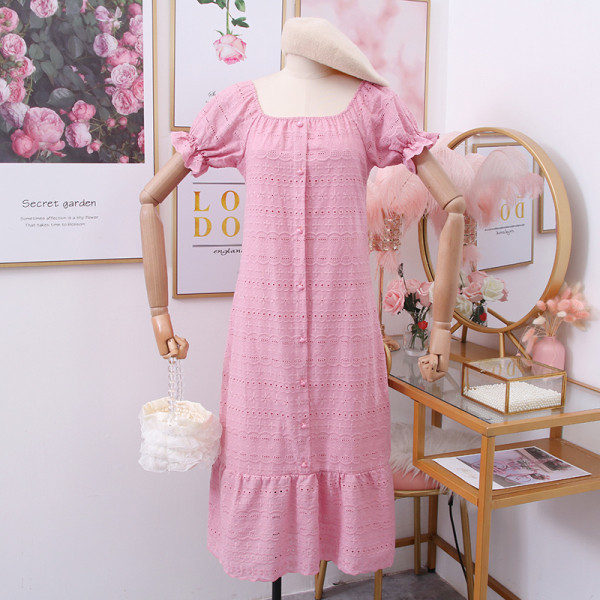 Modern női ruha rövid ujjú, szögletes nyakkivágással