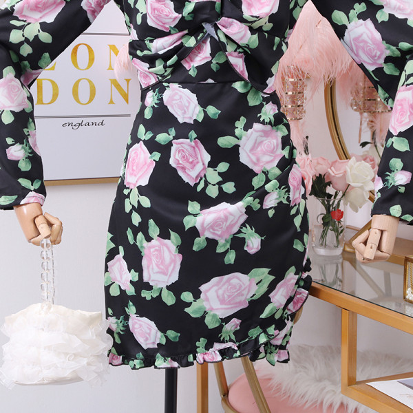 Moodne naiste kleit kandilise kaelusega ja lillemotiividega - retro stiilis