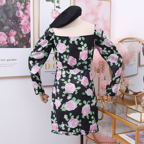 Moodne naiste kleit kandilise kaelusega ja lillemotiividega - retro stiilis