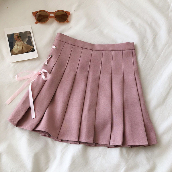 Rövid női rakott szoknya magas derékkal és megkötővel