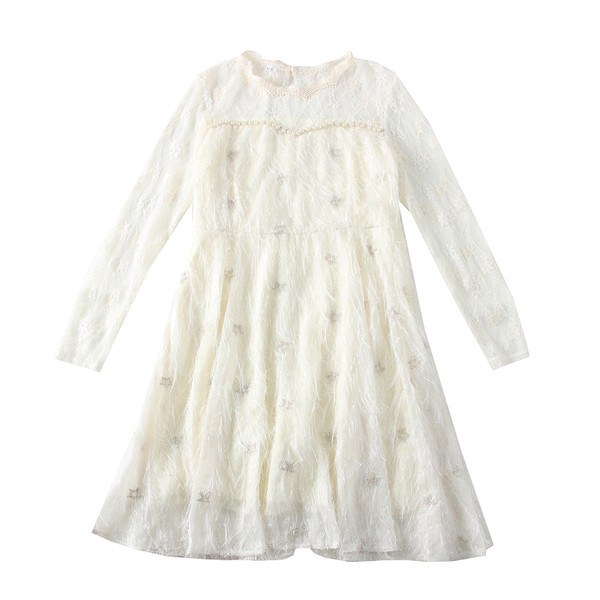 Női csipkeruha hosszú ujjal, ovális nyakkivágással