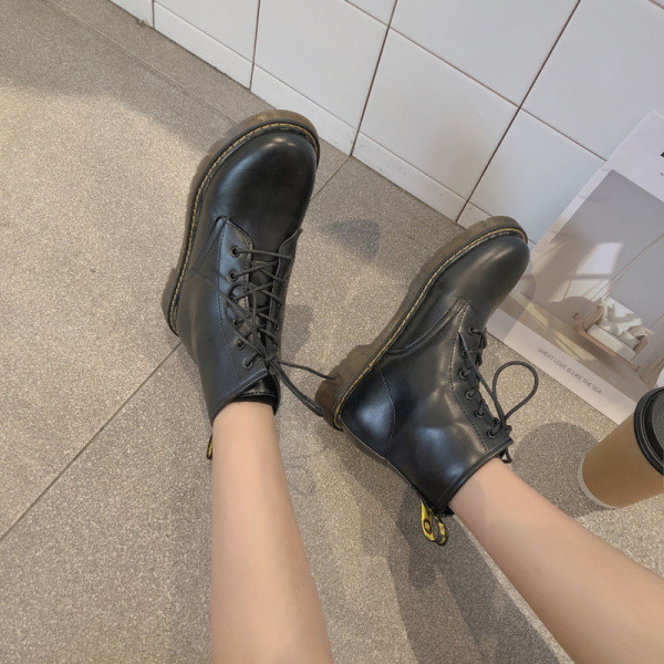 Női őszi-téli csizma puha műbőr béléssel, fekete színben