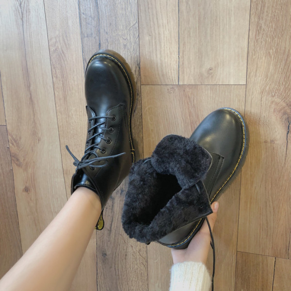 Női őszi-téli csizma puha műbőr béléssel, fekete színben