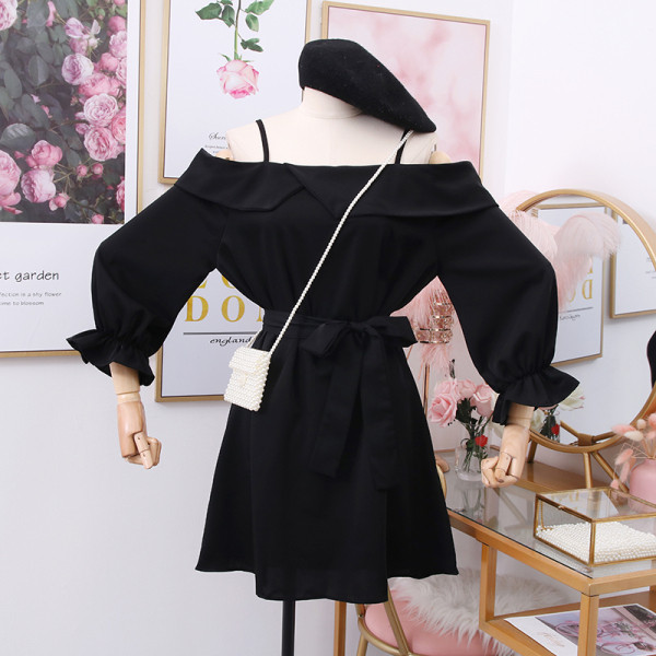 Moodne naiste kleit õhukeste rihmade, paljaste õlgade ja pikkade varrukatega