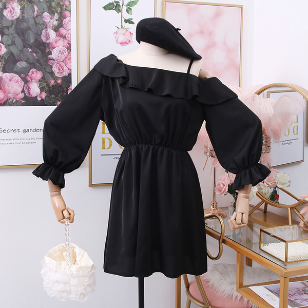 Moderna ženska haljina golih ramena i dugih rukava