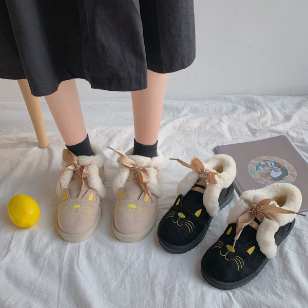 Őszi-téli női alkalmi cipő színes hímzéssel, puha béléssel