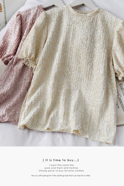 Modern női blúz rövid ujjal és ovális nyakkivágással