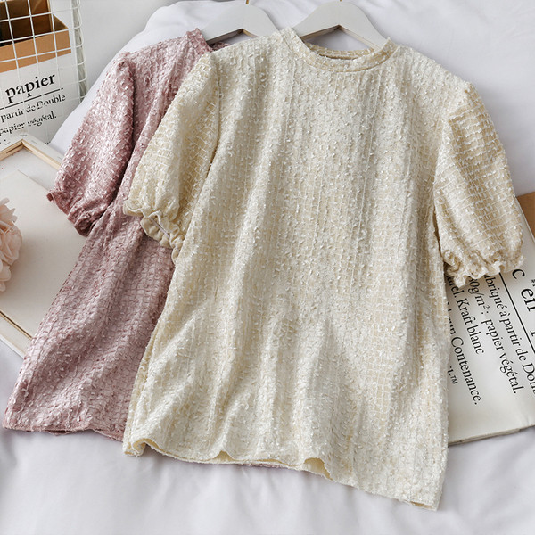 Modern női blúz rövid ujjal és ovális nyakkivágással