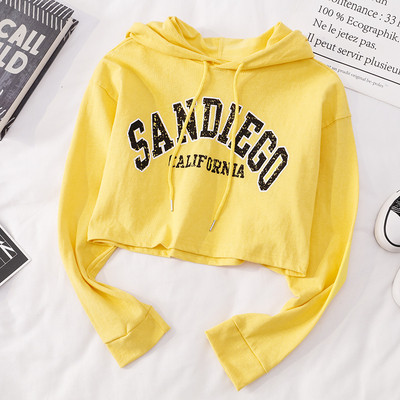 Alkalmi női blúz kapucnival és nyakkendővel