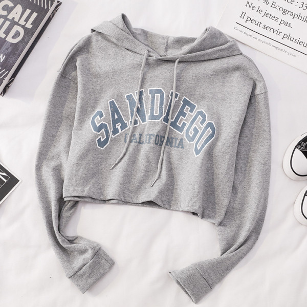 Alkalmi női blúz kapucnival és nyakkendővel