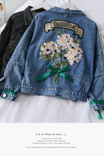 Moodne naiste teksakrae tikandite ja paeltega