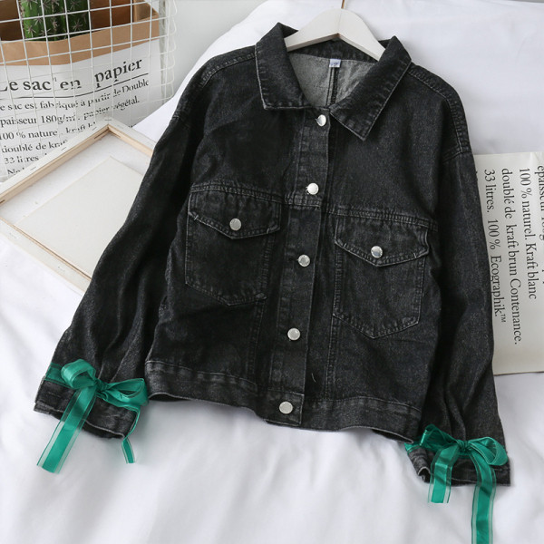 Moodne naiste teksakrae tikandite ja paeltega