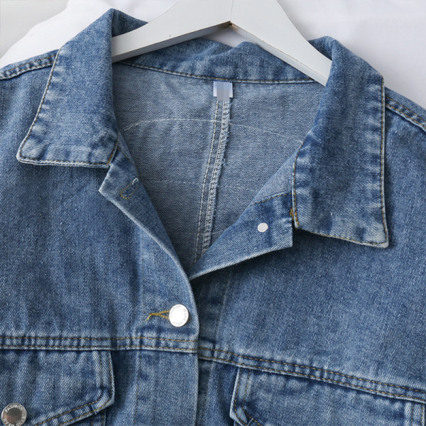 Moodne naiste teksakrae tikandite ja paeltega