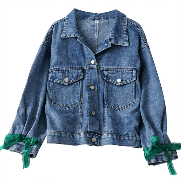 Moodne naiste teksakrae tikandite ja paeltega