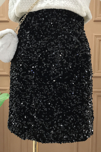 Aktuális női testhezálló szoknya magas derékkal és flitterekkel