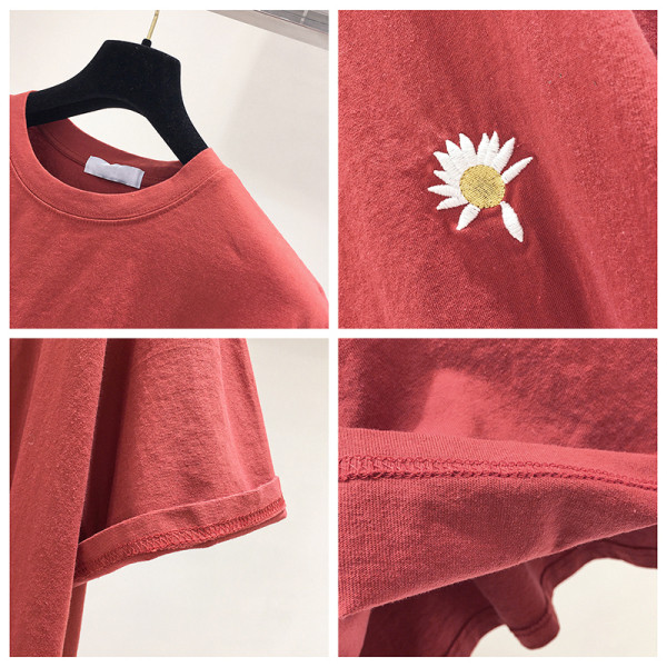 Modern női póló hímzéssel és rövid ujjal