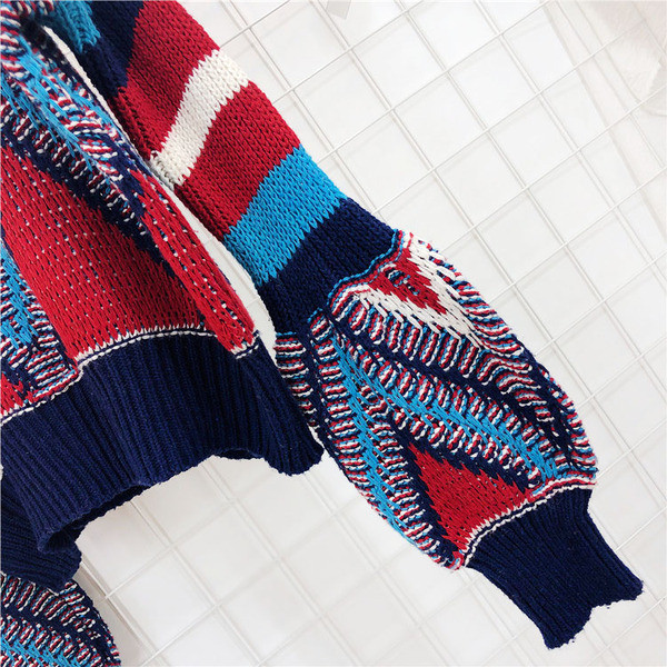 Modern női pulóver retro stílusban kerek nyakkivágással