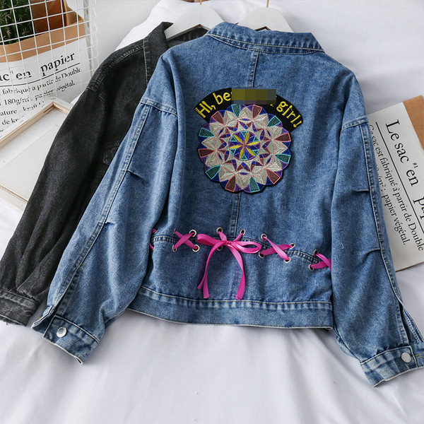 Moodne naiste teksajakk tikandite ja lipsudega sinise ja musta värviga