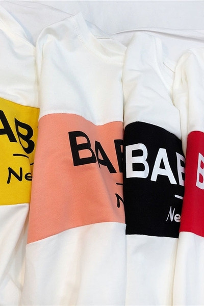 Alkalmi női blúz nyakkendővel és ovális nyakkivágással