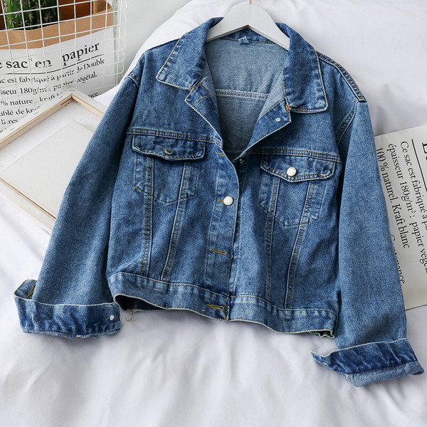 Modern női rövid farmerdzseki leopárd mintával, kék színben