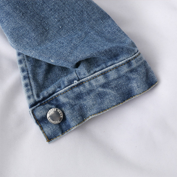 Modern női rövid farmerdzseki leopárd mintával, kék színben