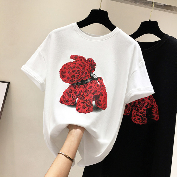 Új modell női blúz rátéttel és ovális nyakkivágással