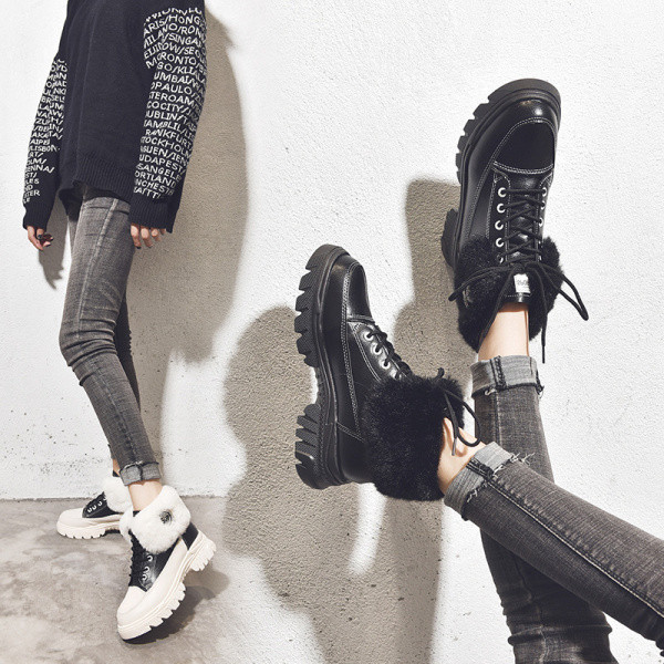 Női téli csizma puha műbőr béléssel és magas talppal