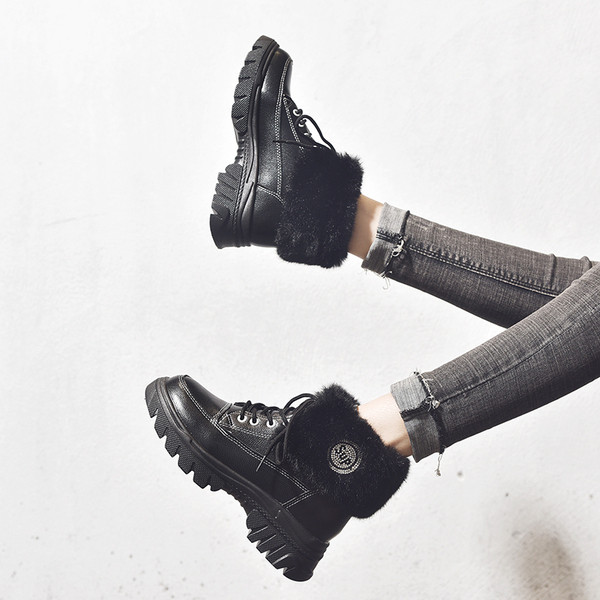 Női téli csizma puha műbőr béléssel és magas talppal