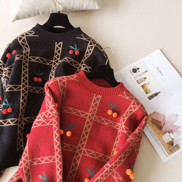 Új modell női pulóver 3D elemekkel, ovális nyakkivágással