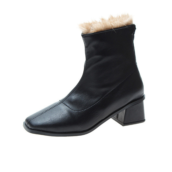 Női bőr őszi-téli csizma vastag sarokkal és puha béléssel, fekete színben