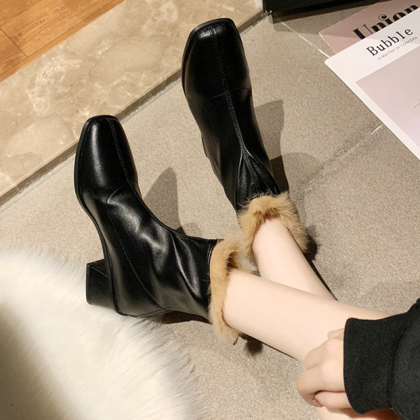 Női bőr őszi-téli csizma vastag sarokkal és puha béléssel, fekete színben