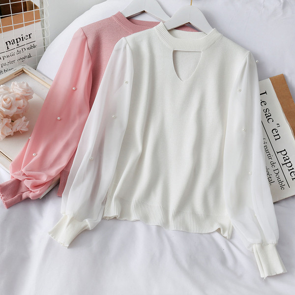 Modern női pulóver ovális nyakkivágással és tüll ujjakkal