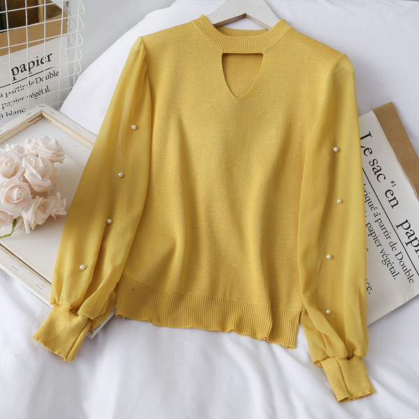 Modern női pulóver ovális nyakkivágással és tüll ujjakkal