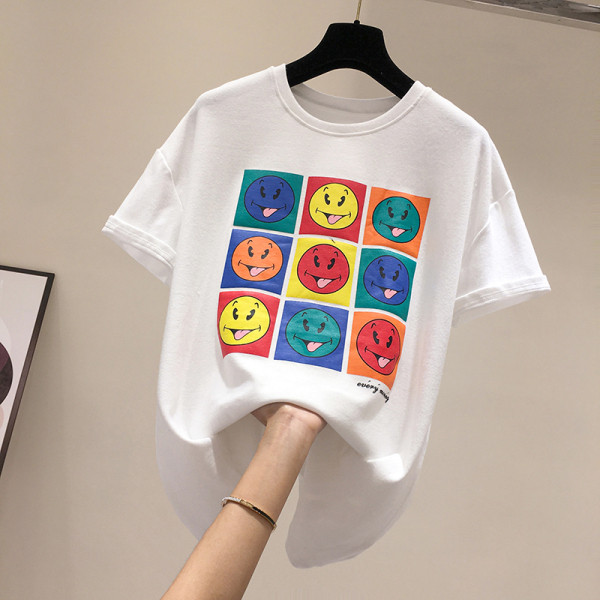 Modern női póló ovális nyakkivágással és rátéttel